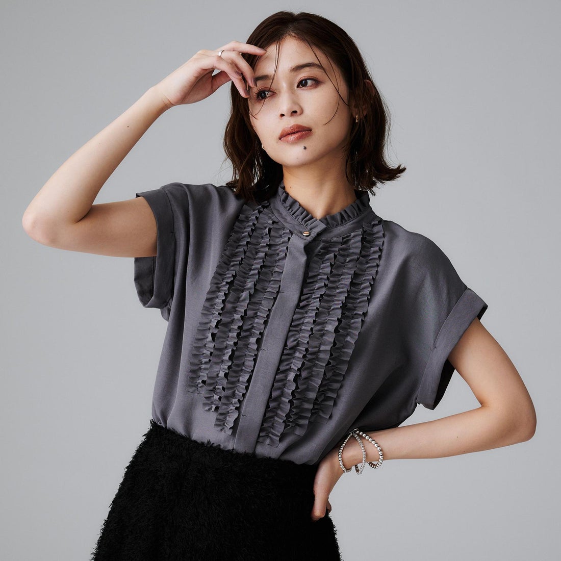 アンタイトル UNTITLED スタンドネックフリルブラウス