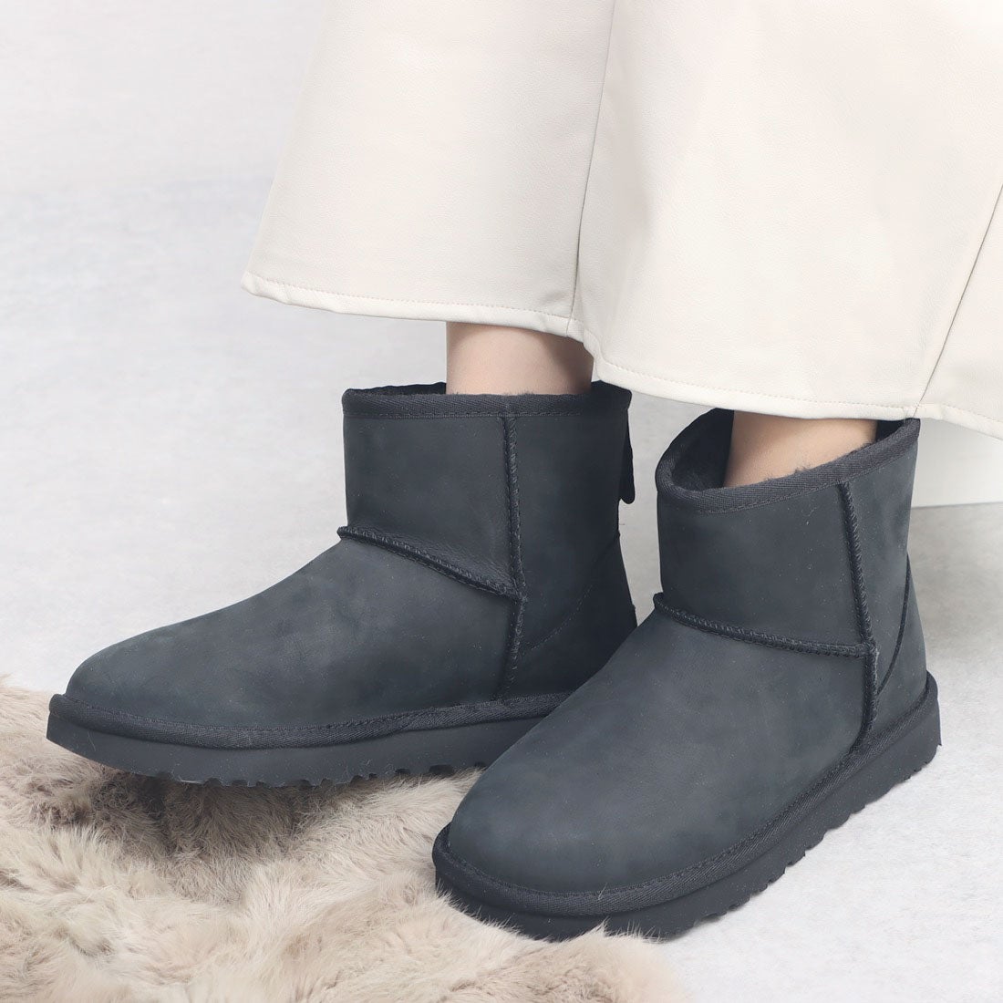 アグ UGG クラシックミニレザーブーツ ブーツ （ブラック） -waja