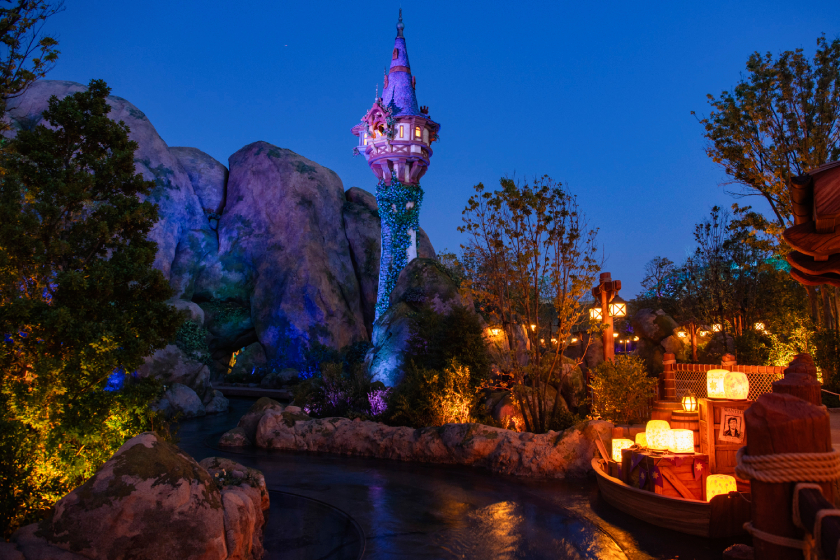 無数のランタンが夜空いっぱいに広がる♪ 東京ディズニーシー