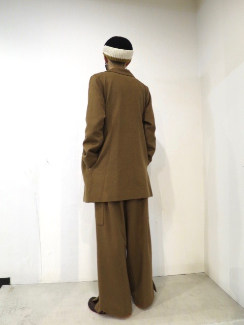 アルマジロと『Edwina Horl(エドウィナホール)』ウールジャケット