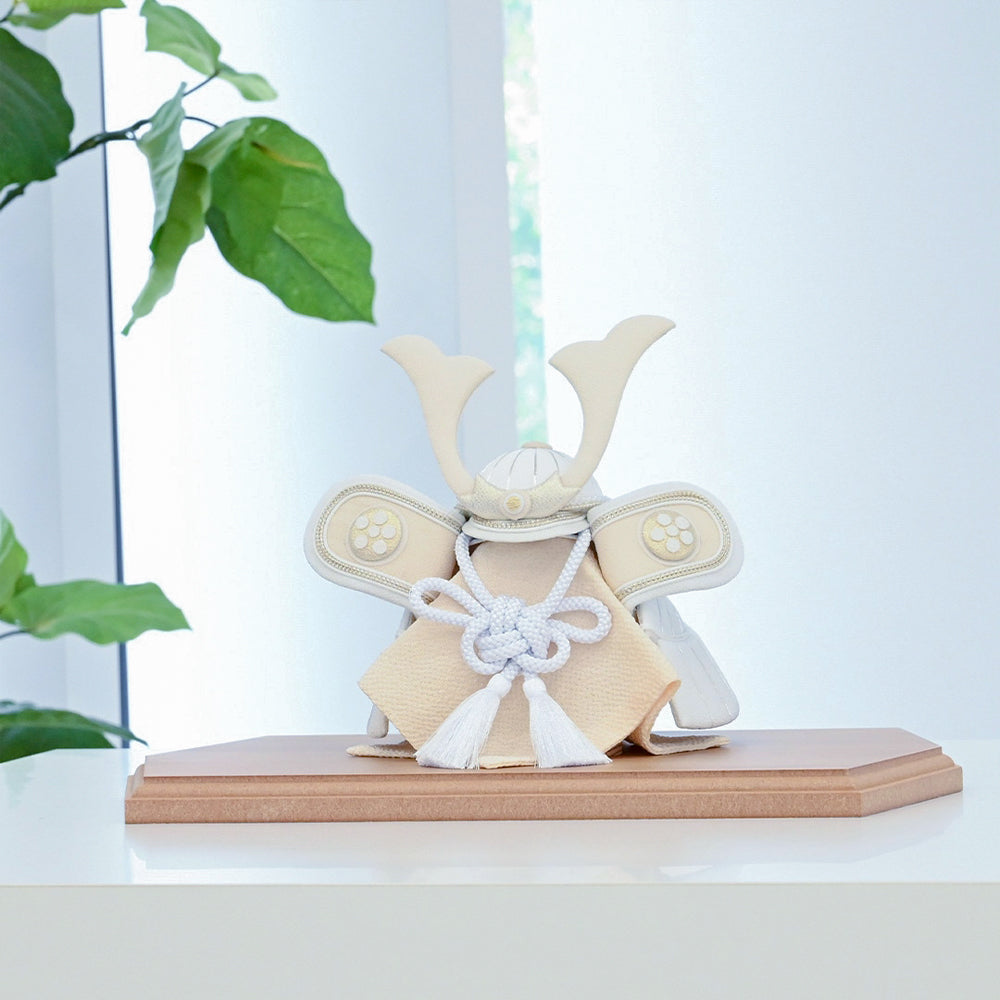 五月人形・兜飾り 翠（sui）HAKI 白粋｜出産祝い・ベビー用品通販の