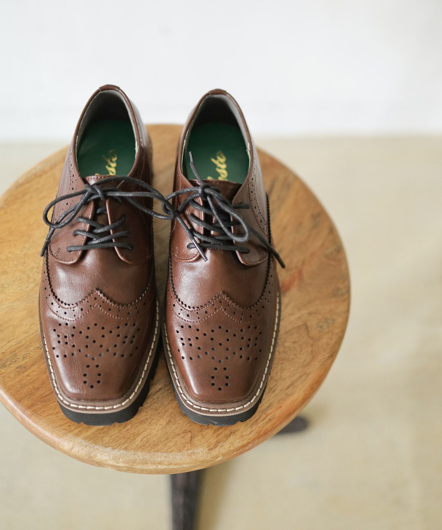 軽量ソールのウイングチップレースアップマニッシュシューズ | SESTO