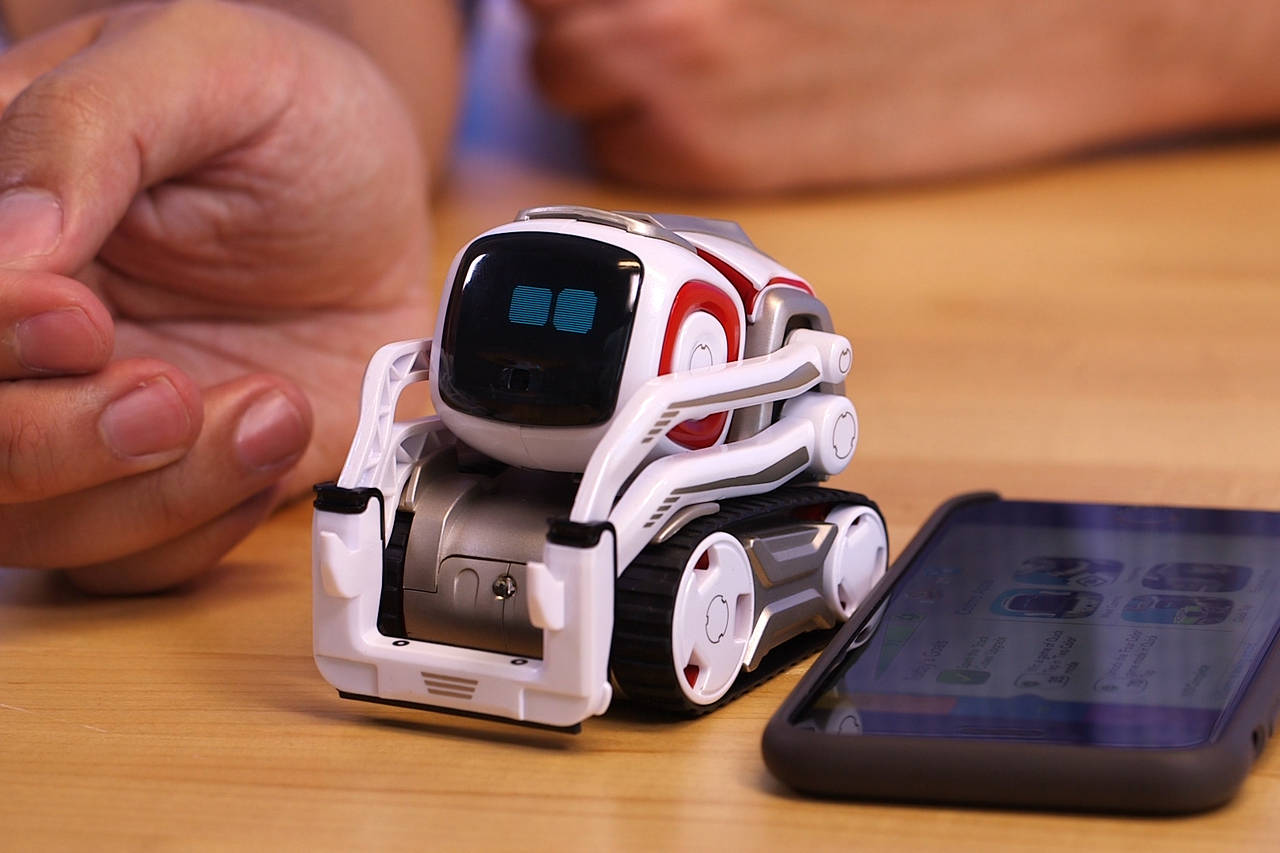 AIロボット「コズモ」、豊かな感情で人間と交流 - WSJ