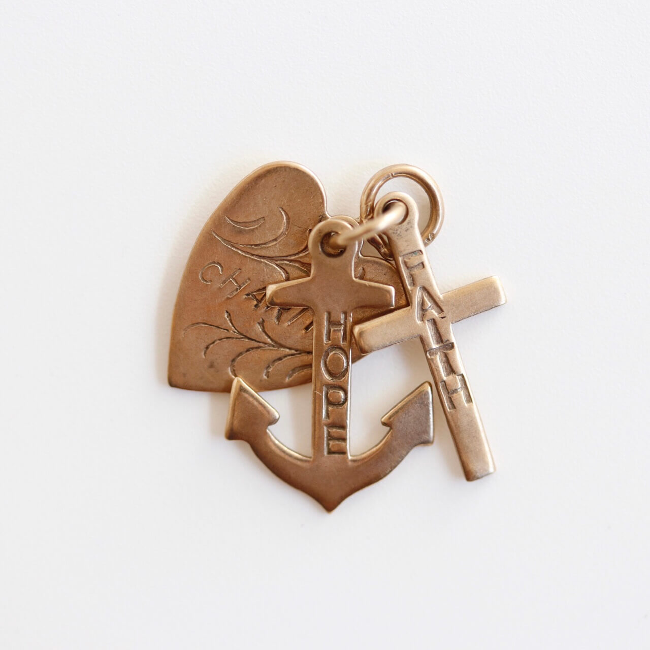 Atelier Ninon / アンカー クロス ハートチャーム