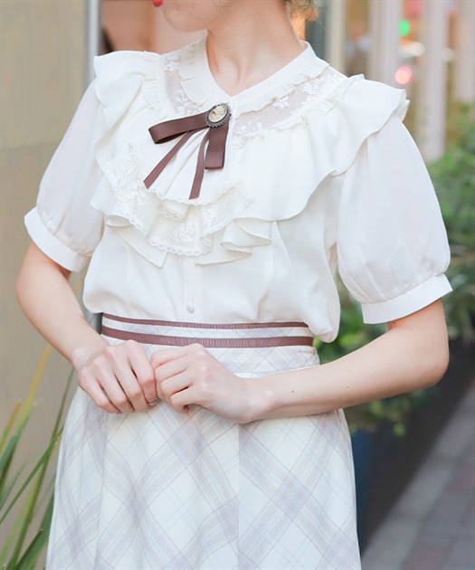 ジャボ付きレース×フリルブラウス | axes femme online shop