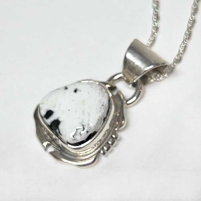 ナバホ族 ホワイトバッファローターコイズ ペンダントトップ