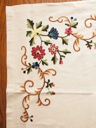 セール 60%OFF インテリア雑貨 刺繍入り テーブルクロス マルチカバー