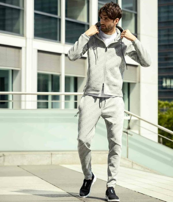 1PIU1UGUALE3 RELAX セットアップ ジャージ 総柄ロゴストレッチ