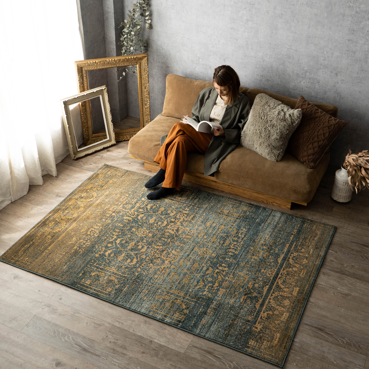 サヤンサヤン ラグ 2畳 絨毯 アンティーク 風 200×200 クラッシック 柄