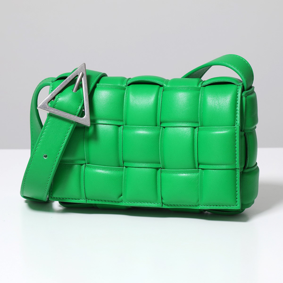 BOTTEGA VENETA（ボッテガ・ヴェネタ） ショルダーバッグ CASETTE