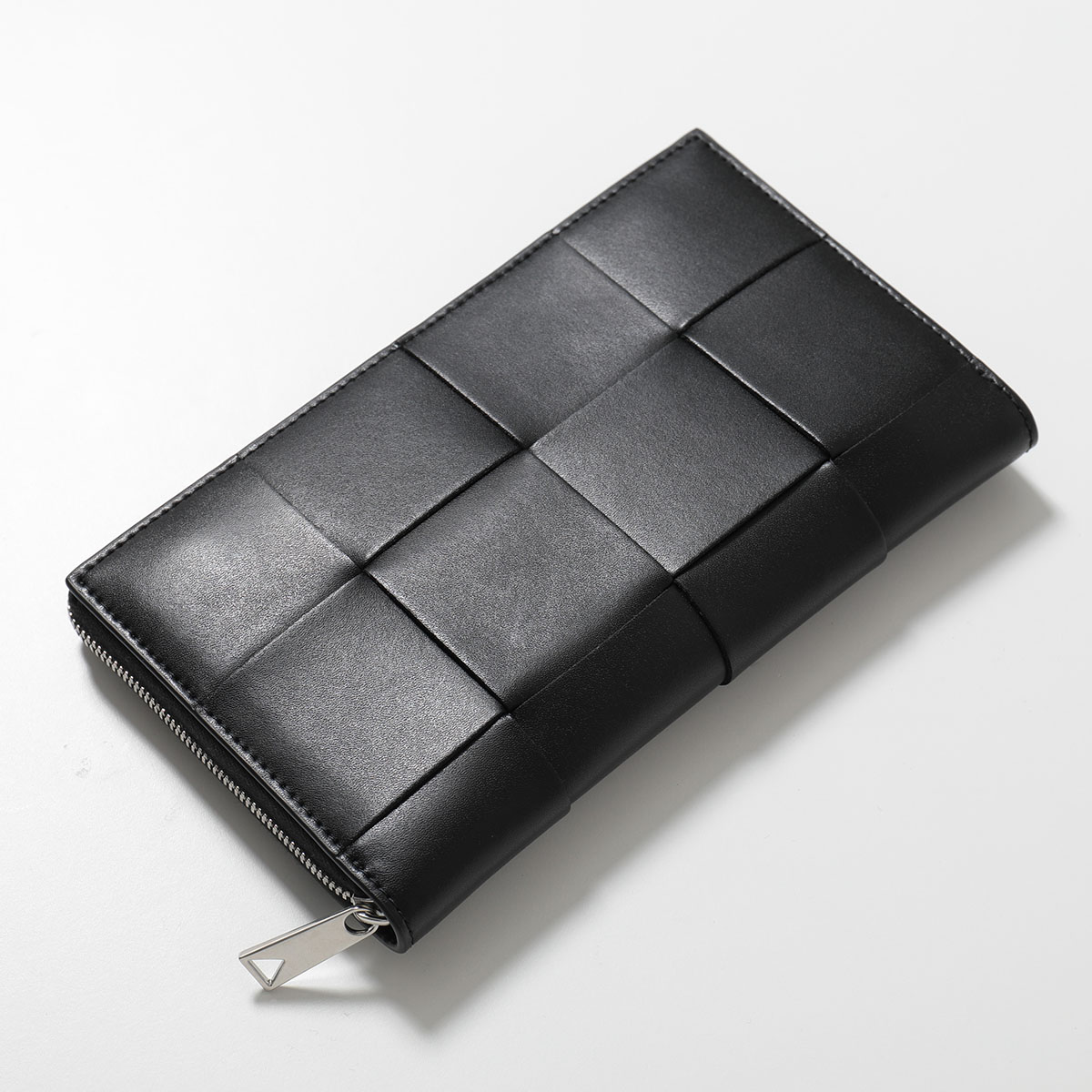 BOTTEGA VENETA（ボッテガ・ヴェネタ） ラウンドファスナー長財布