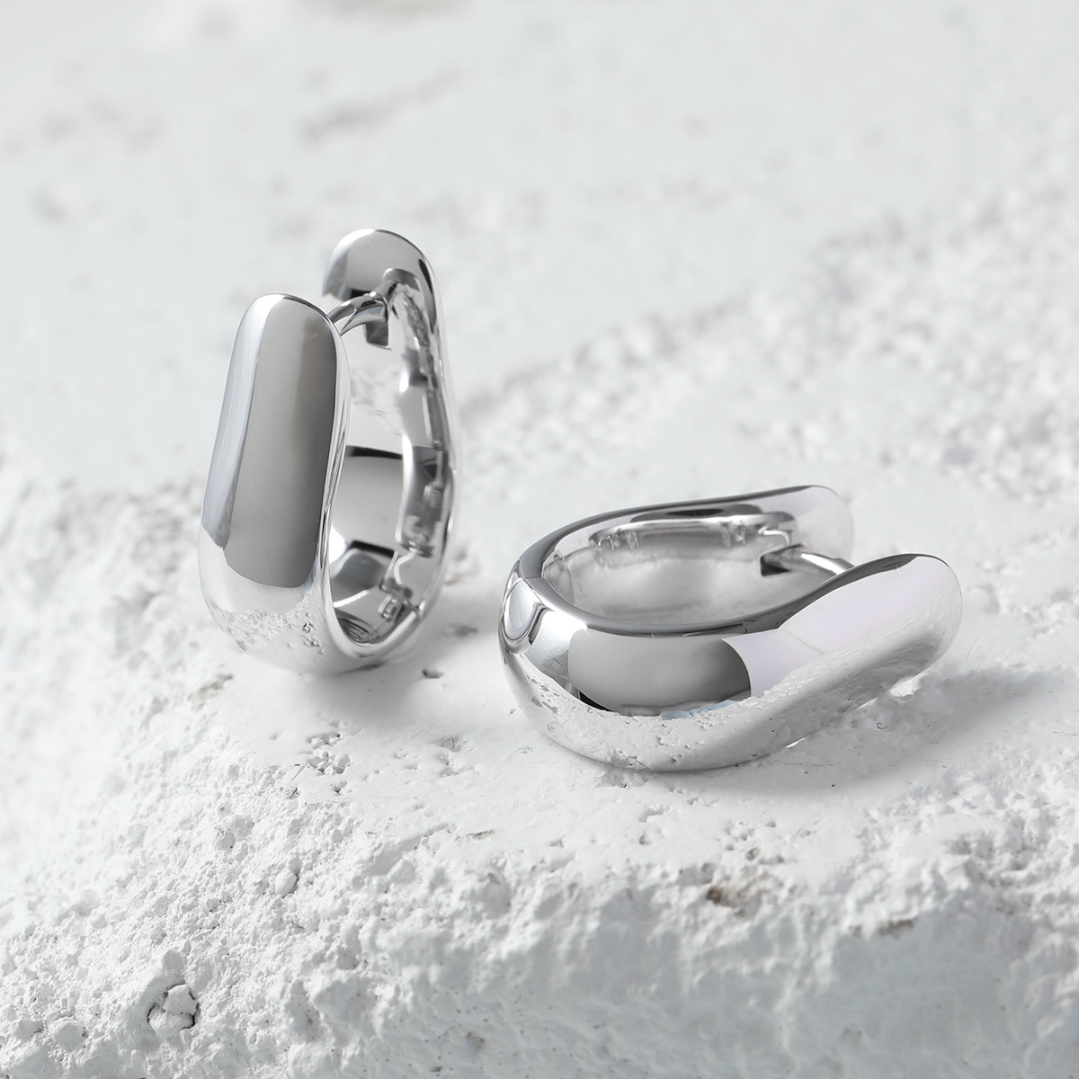 TOM WOOD（トムウッド） フープピアス Oyster Hoops Small