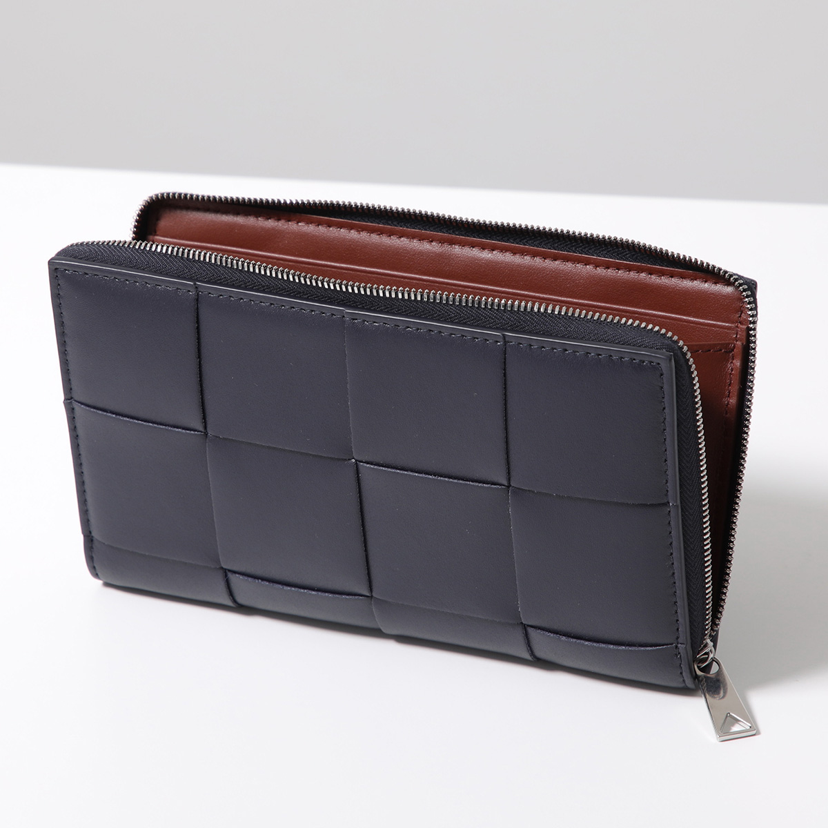 BOTTEGA VENETA（ボッテガ・ヴェネタ） ラウンドファスナー長財布