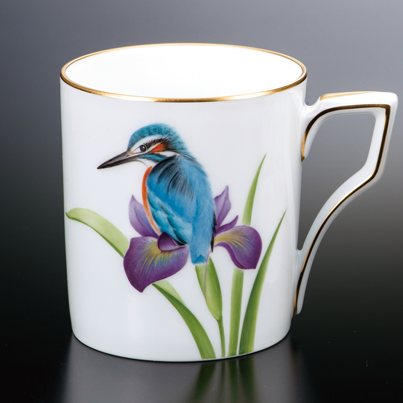 大倉陶園 金彩 手描き 磁器 マグカップ 「 カワセミ と あやめ