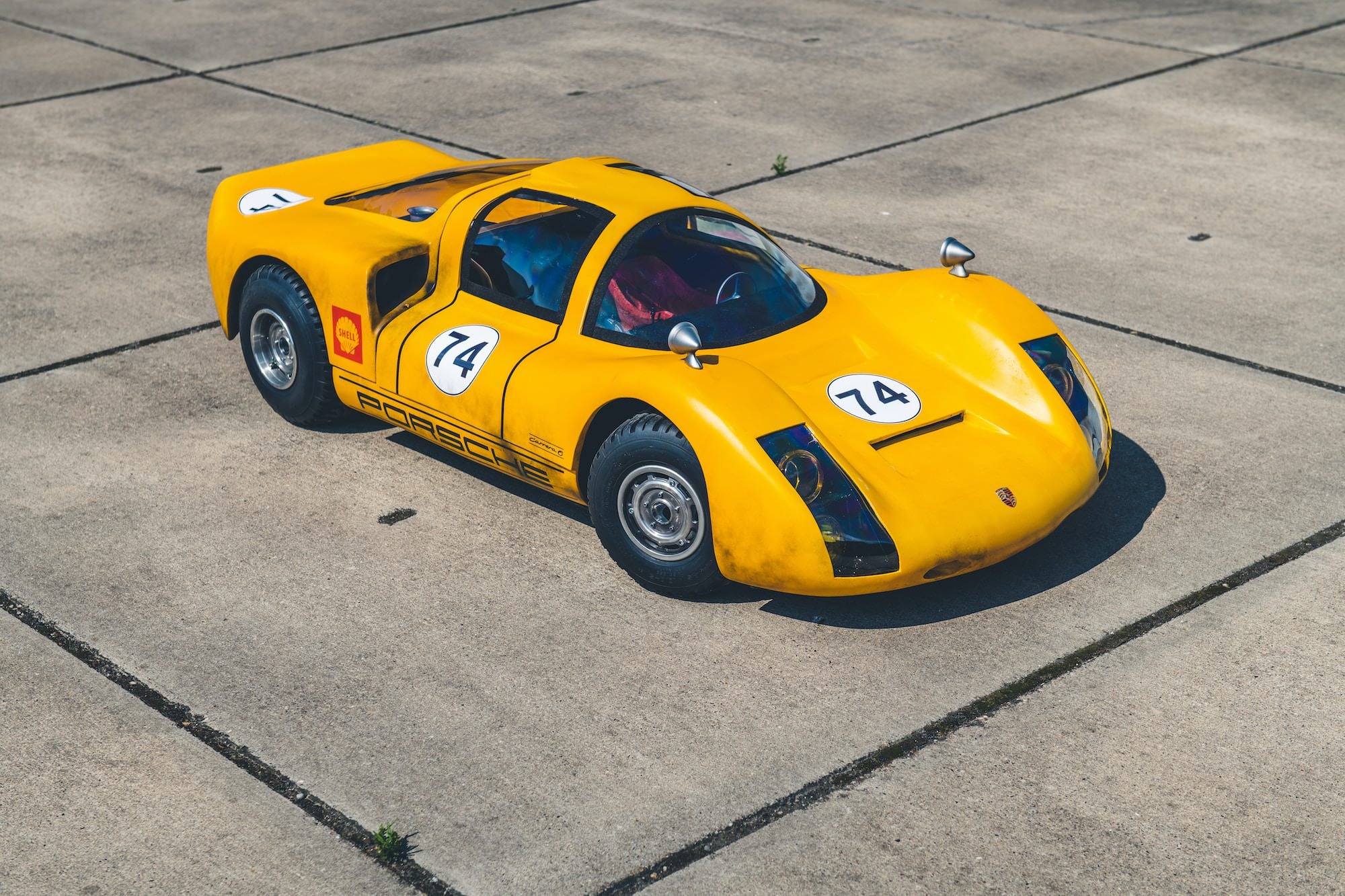 4.5 Feet Long: A Huge Porsche 906 1:3 Scale R/C Race Car