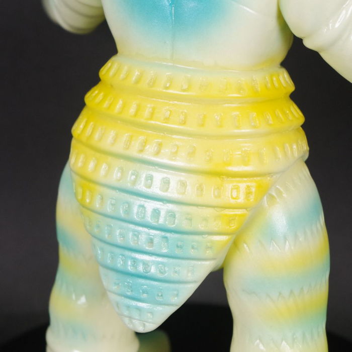 ブルマァク製「バルタン星人」の新色「ブラウン」「蓄光バージョン」が