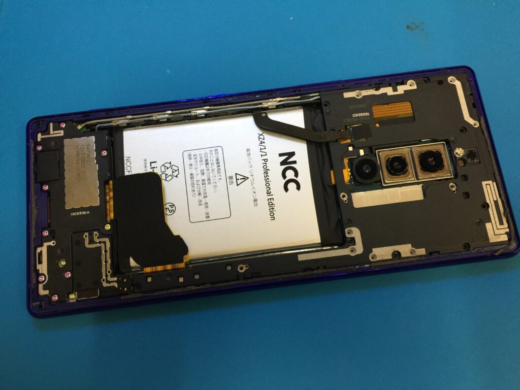 画面が真っ暗で反応がなく起動しなくなった Xperia 1 の修理
