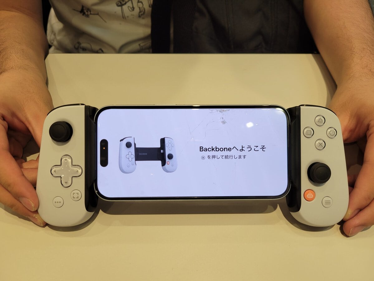 スマホにつけるゲームコントローラーに感動…」ウワサの「Backbone One