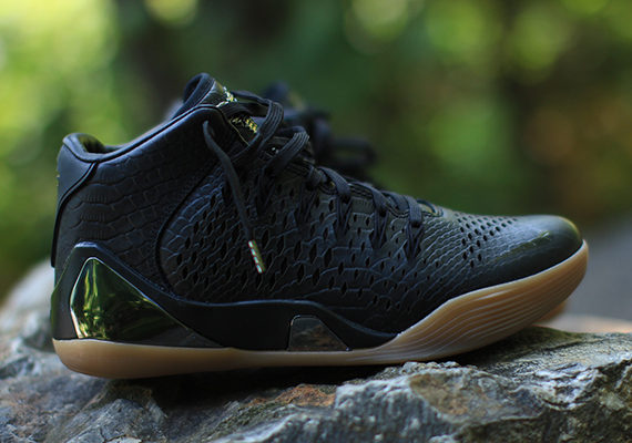 Nike Kobe 9 Mid EXT 