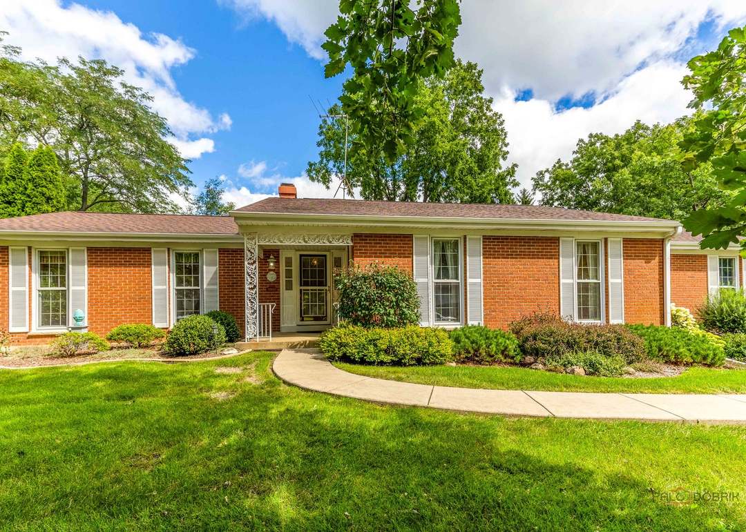 36W650 Hickory Hollow Dr, Dundee, IL 60118 | Redfin