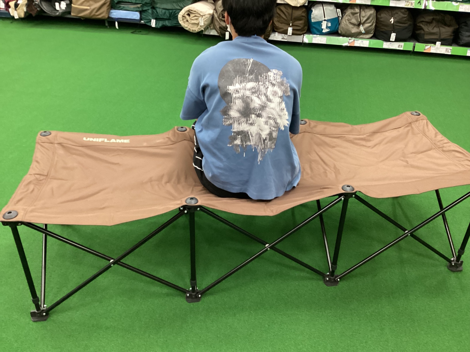 超簡単！ワンタッチで広げて終わり！ユニフレームのリラックスコット