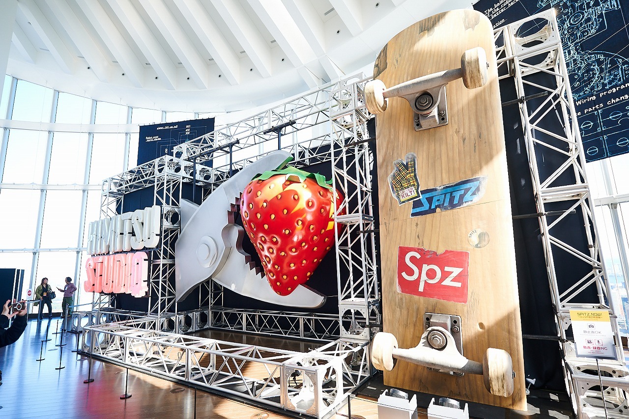 スピッツ初の大規模展覧会開幕！ 視覚だけじゃない、聴覚へのこだわり