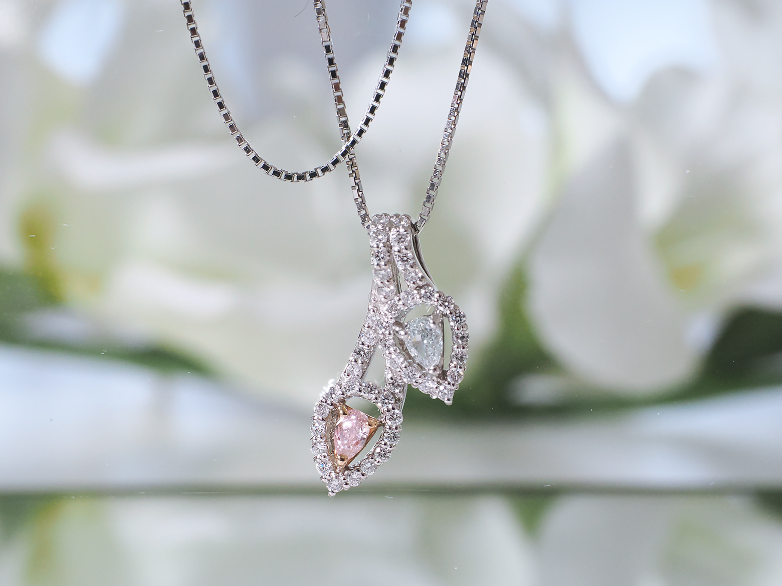 PT/K18PG ブルー・ピンクダイヤモンド プチネックレス 0.122ct/0.091ct