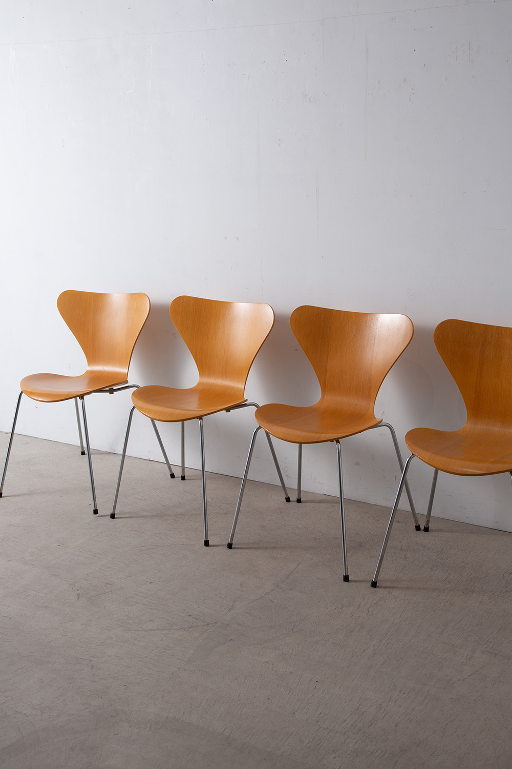 stoop | 'SERIES 7' Chair by Arne Jacobsen for Fritz Hansen
