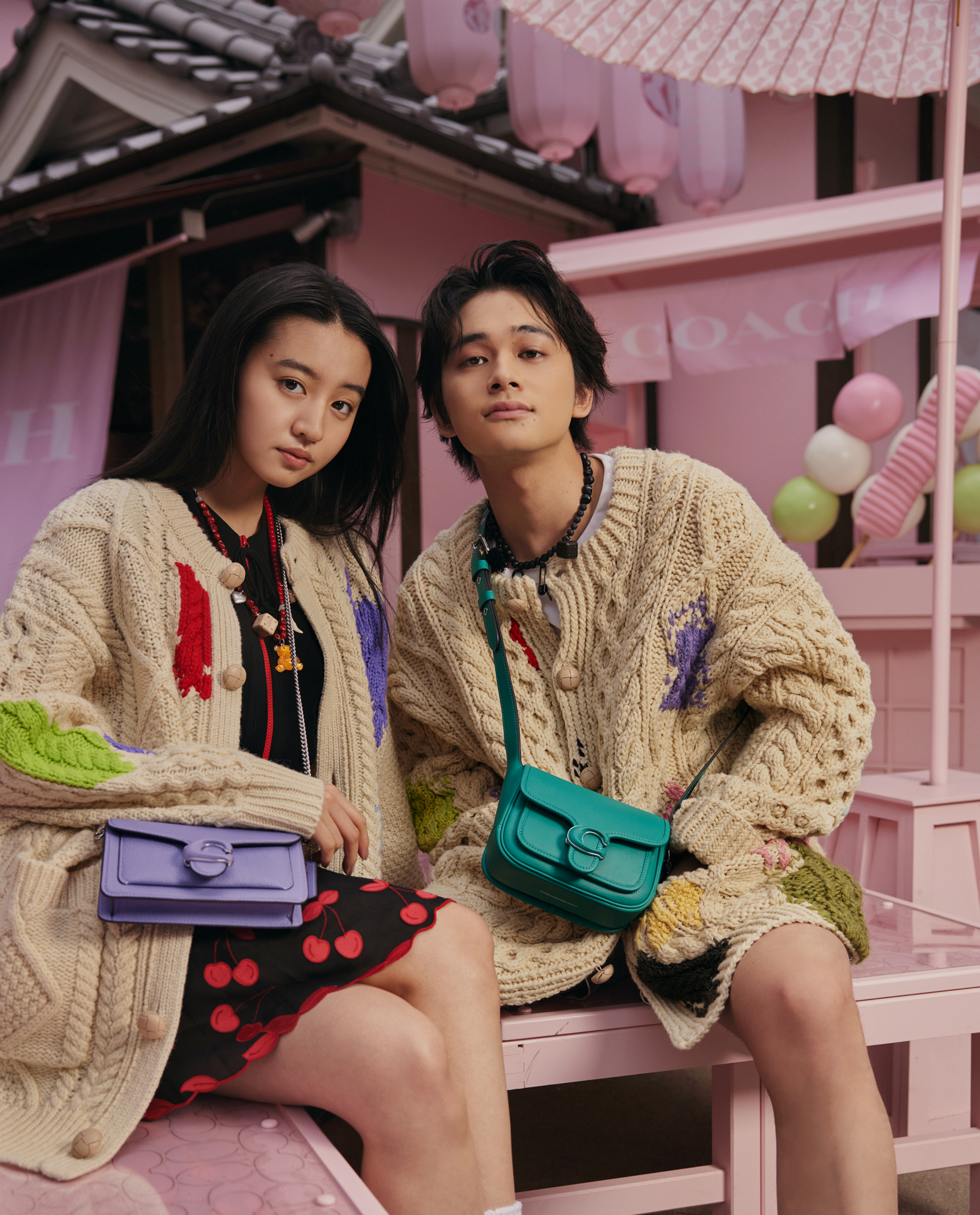 COACHのアイコン“タビー”バッグが一緒 KŌKI,と北村匠海のショッピング