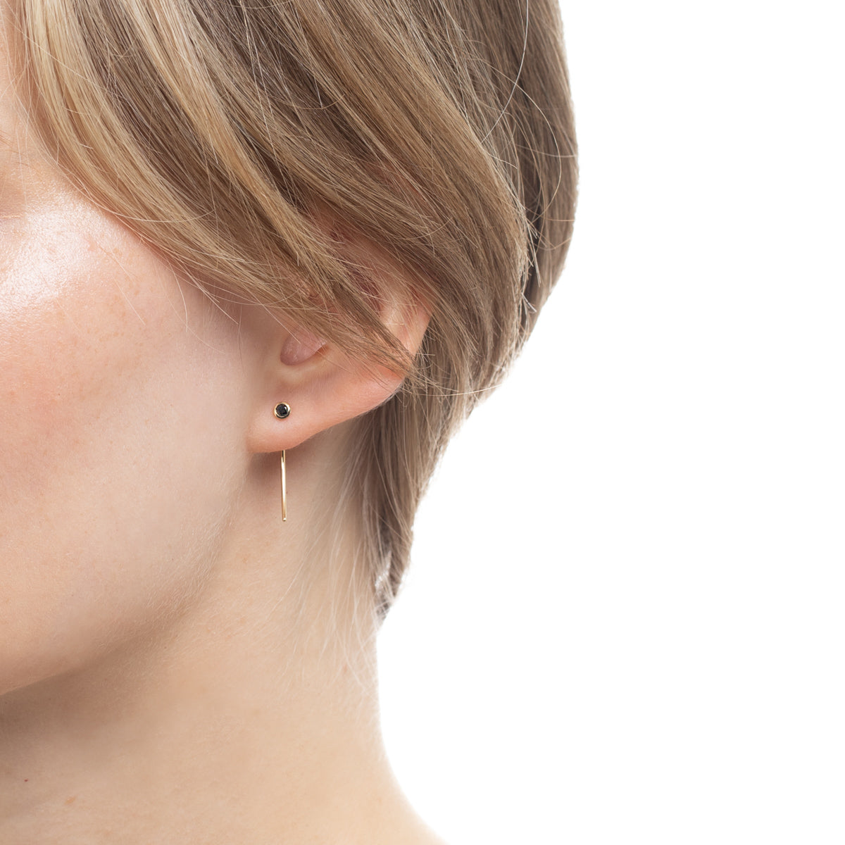 K18 ALL ABOUT BASICS ブラックダイヤモンド ショートアロー ピアス