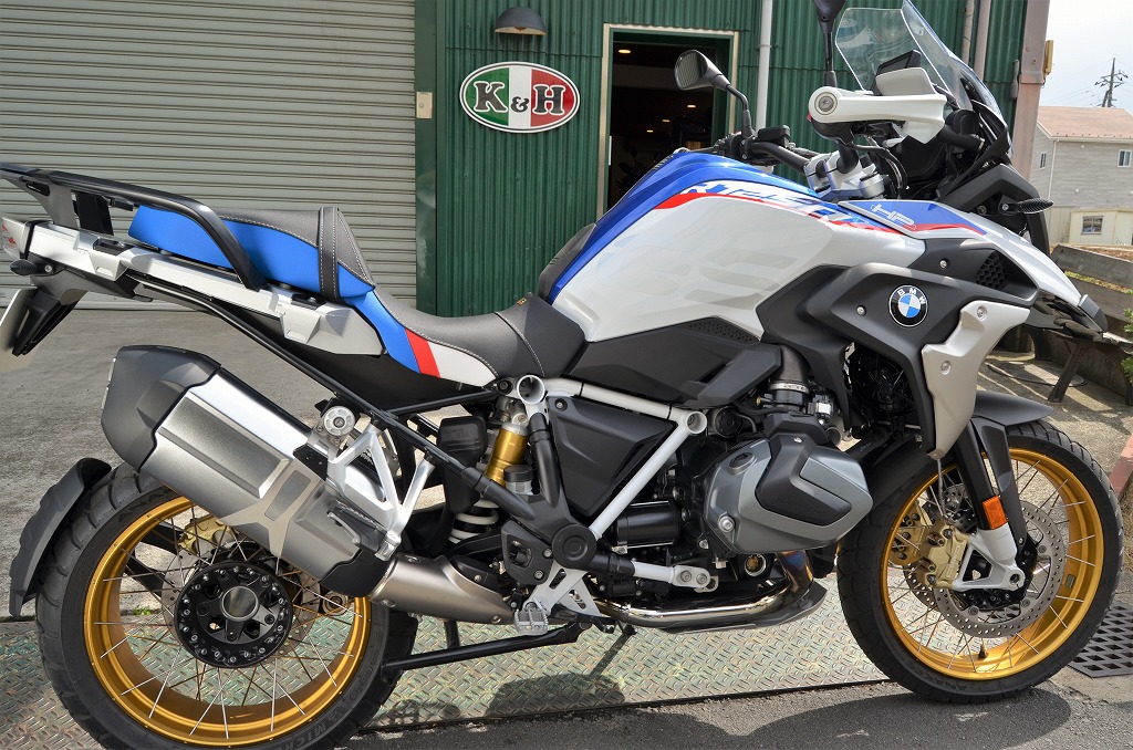 BMW Motorrad | R1200GS R1250GS ローシート トリコロール｜カスタム