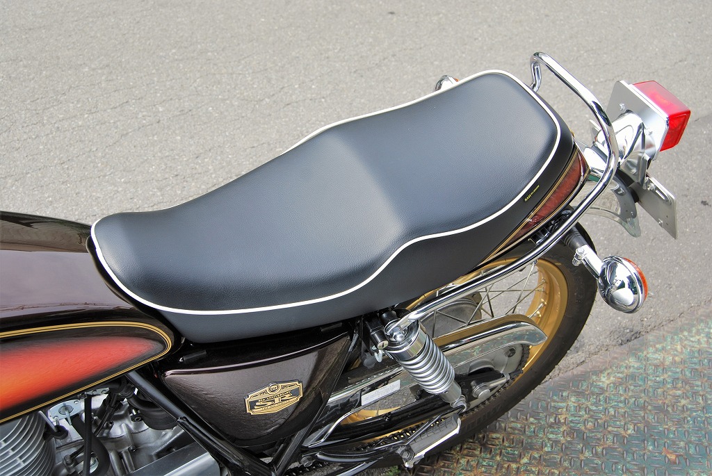 純正カウル対応 段付きシート A パイピング SR400｜K＆H