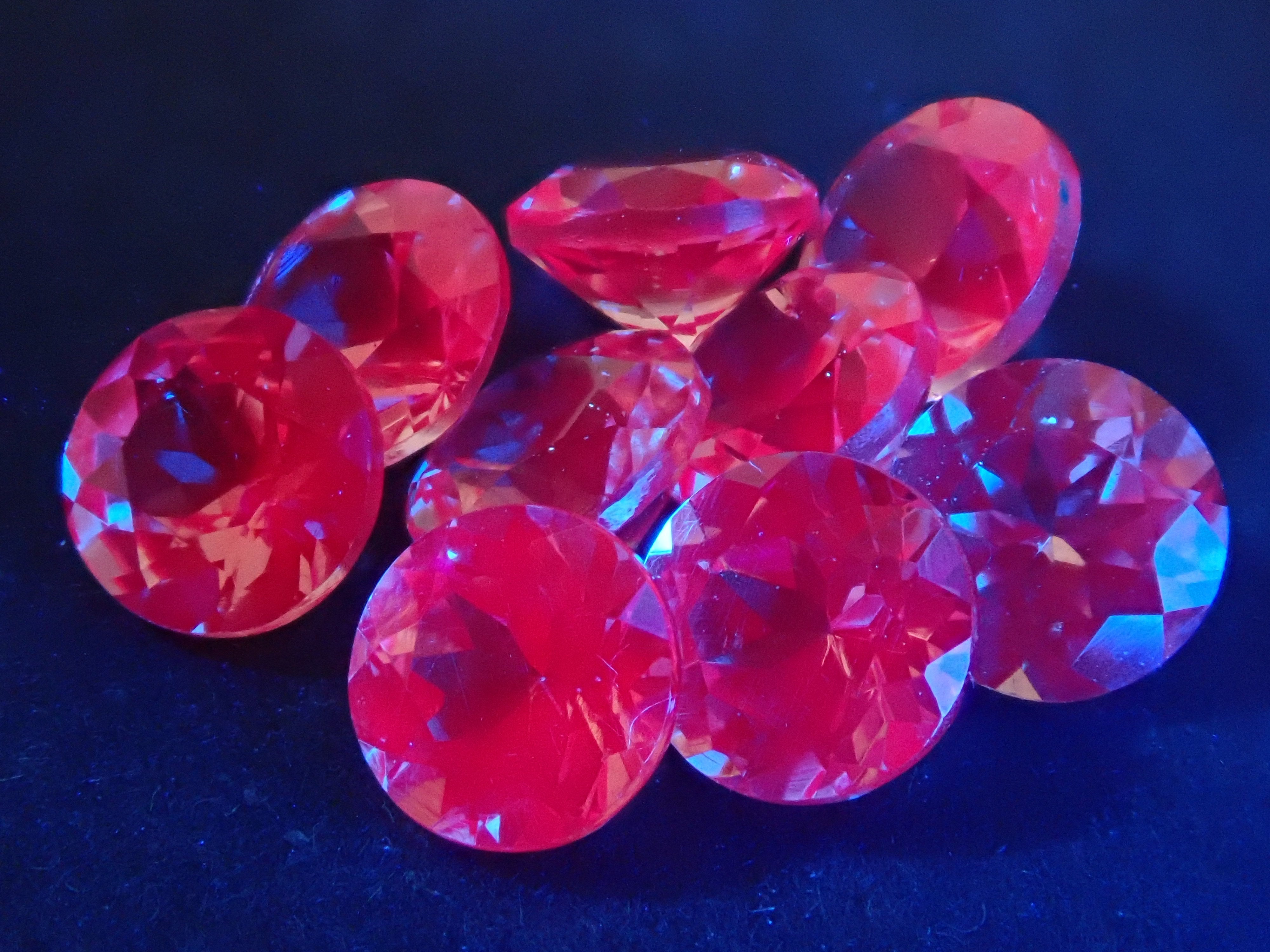 ドラゴンガーネット1石（4.5mm,ラウンドカット）《ツーソン話題の石