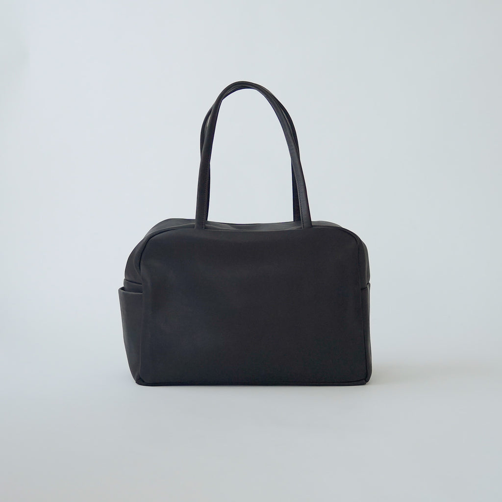 a（アー）ボストンバッグ ブラック ｜くらすこと公式オンラインストア