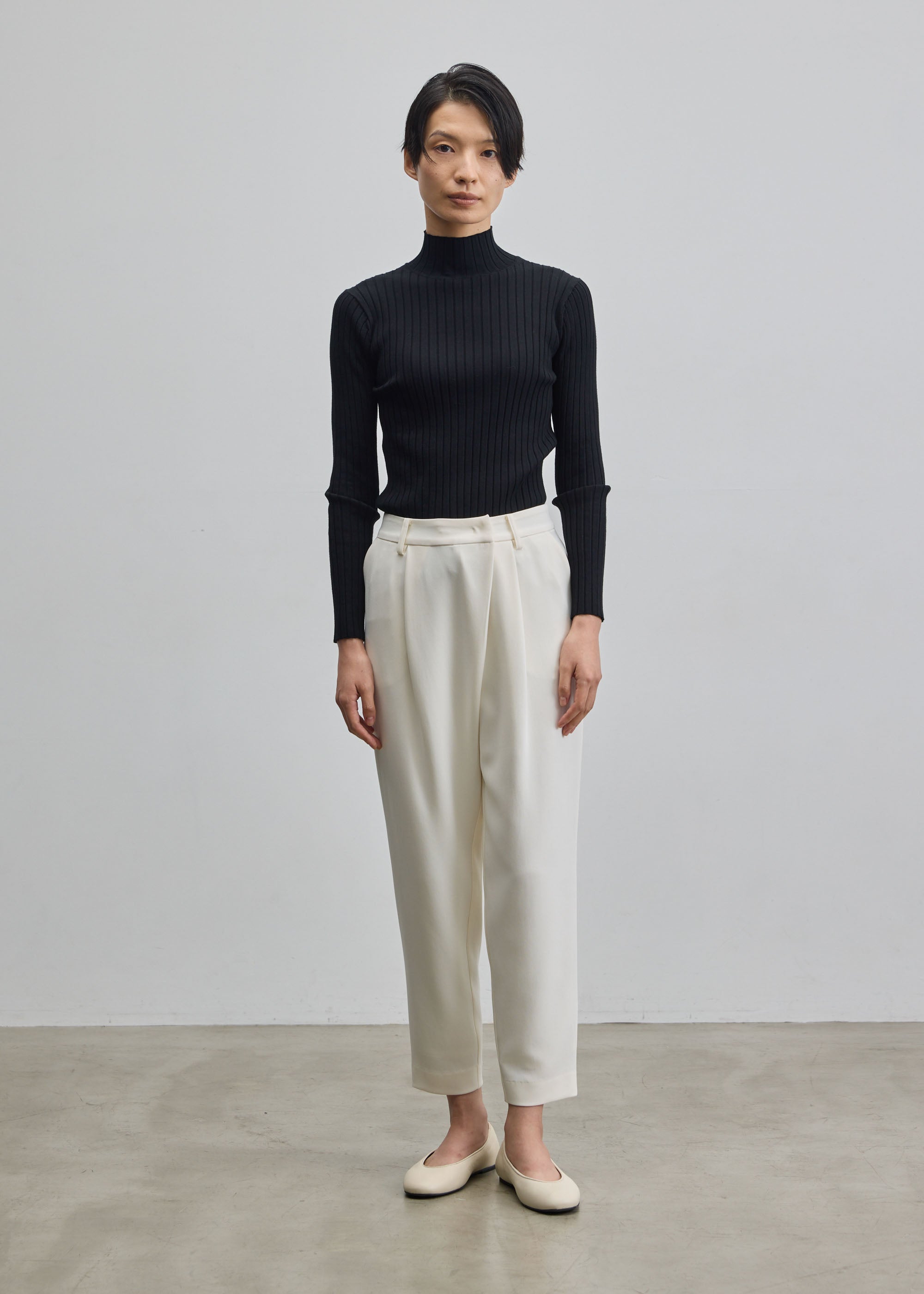 タックパンツ - SOÉJU online store｜上質な大人の女性のためのボトムス