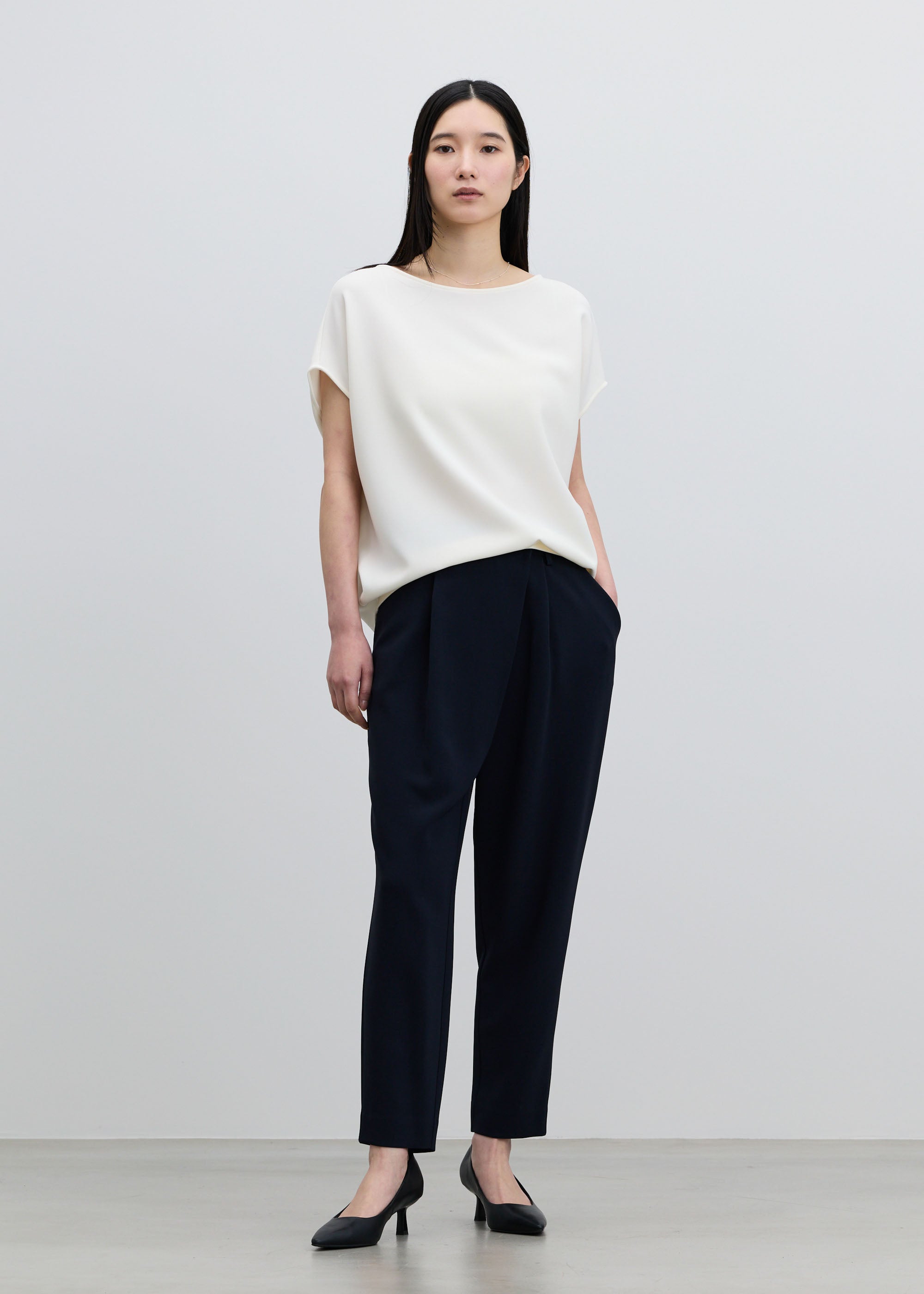 タックパンツ - SOÉJU online store｜上質な大人の女性のためのボトムス