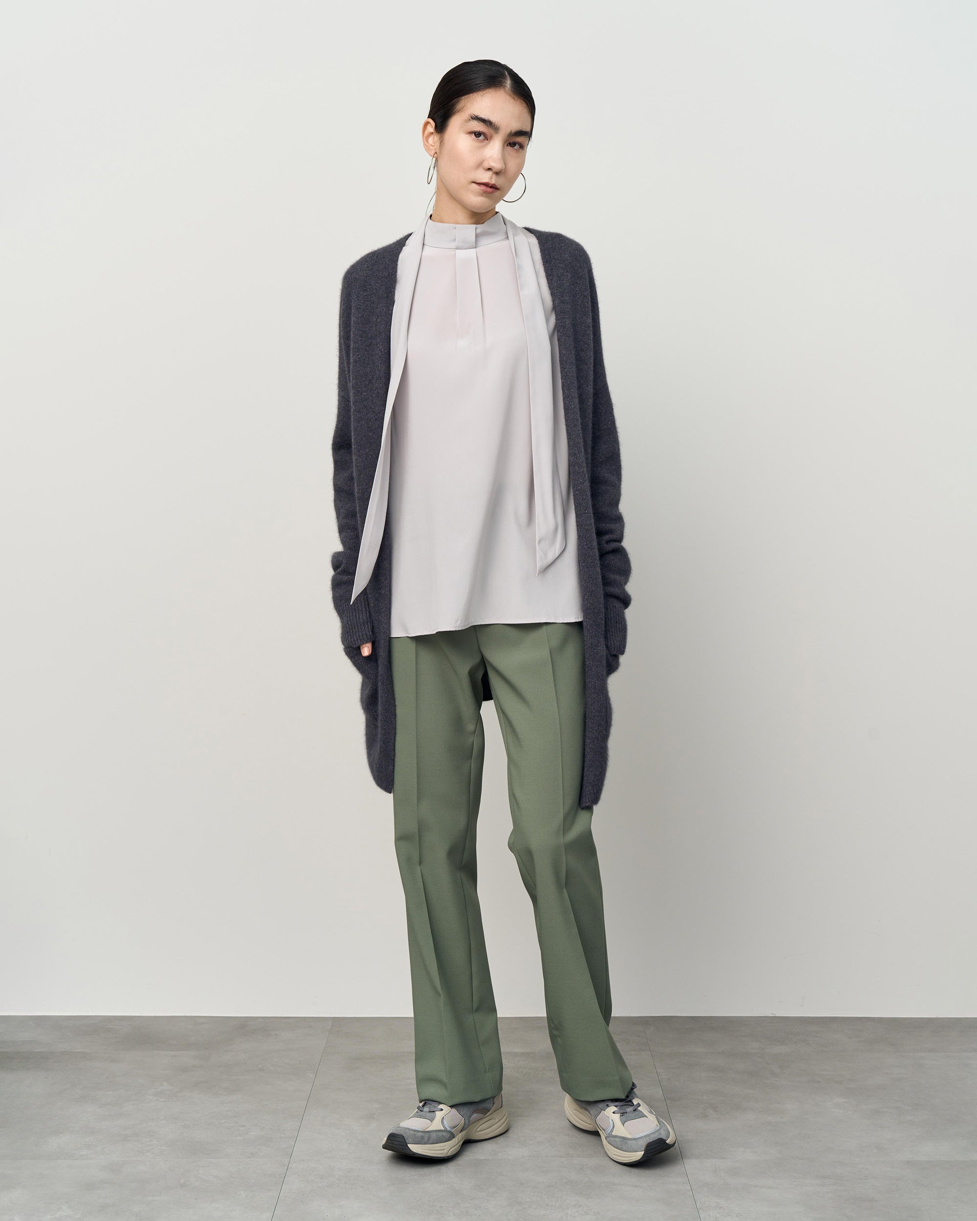 ソフトオックスセンタープレスストレートパンツ - SOÉJU online store