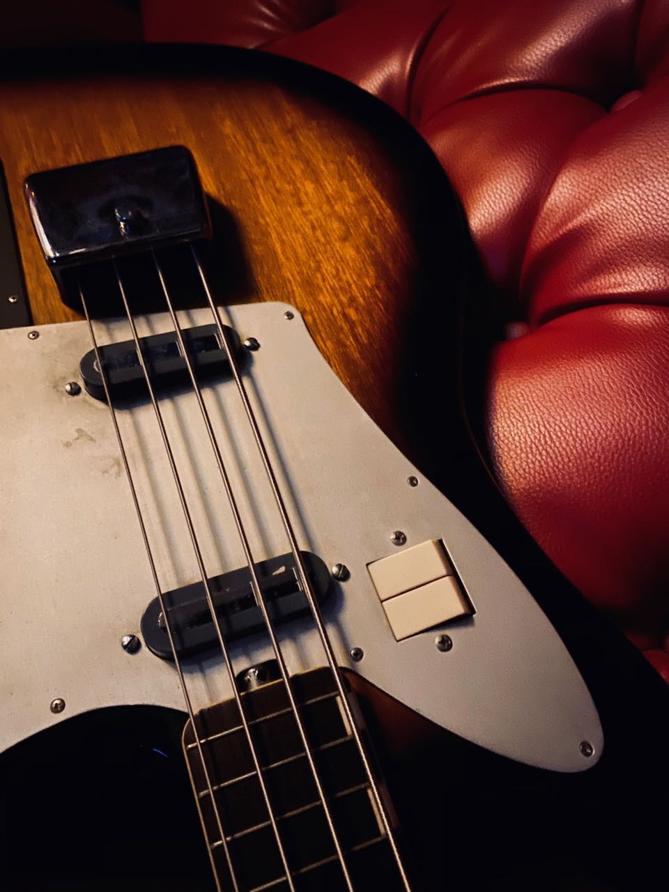 ビザールの襲来！？ ＠ Teisco NB-4 | 小さなギター屋さんBlog