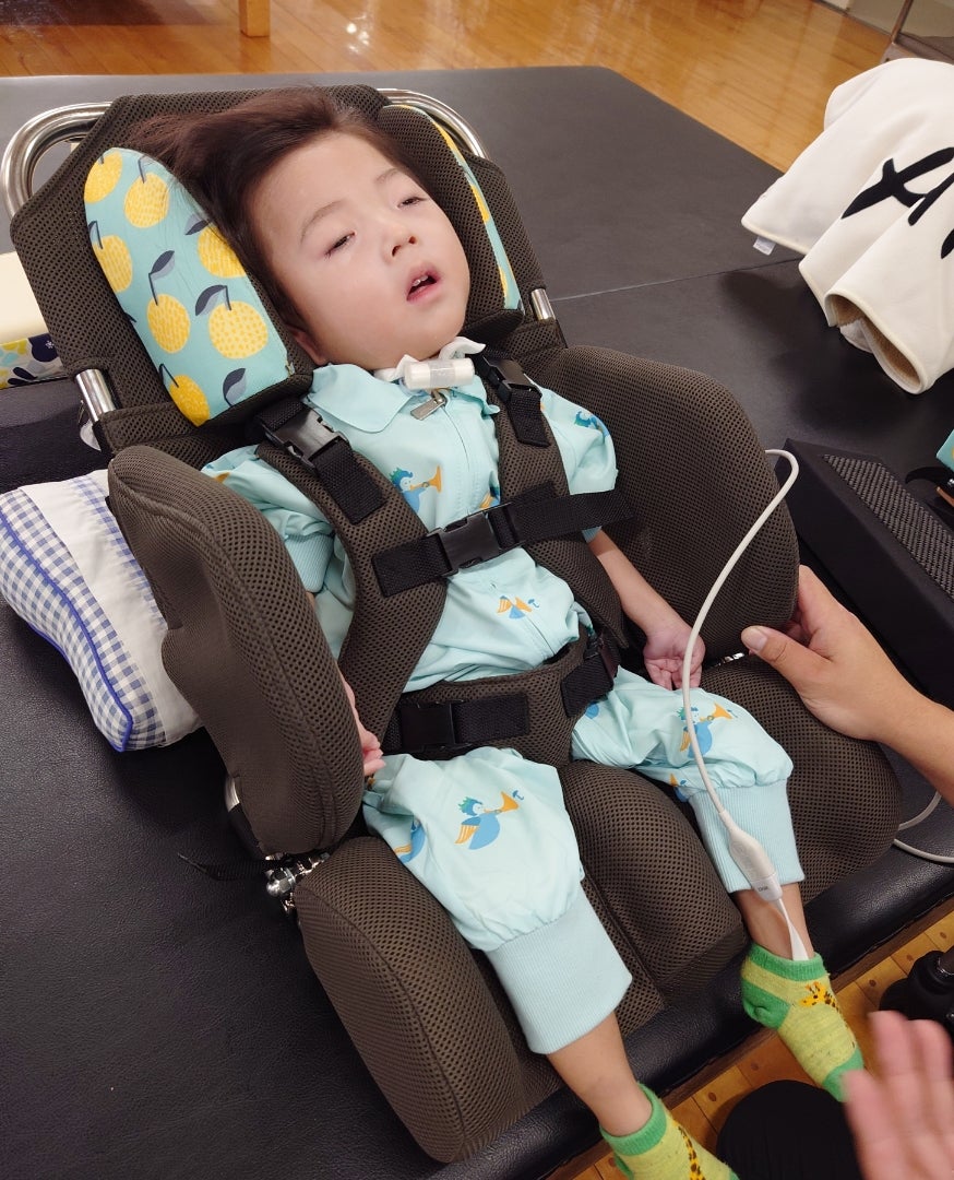 バギー、座位保持椅子、カーシートが出来たよ✌️ | 遊走性焦点発作を