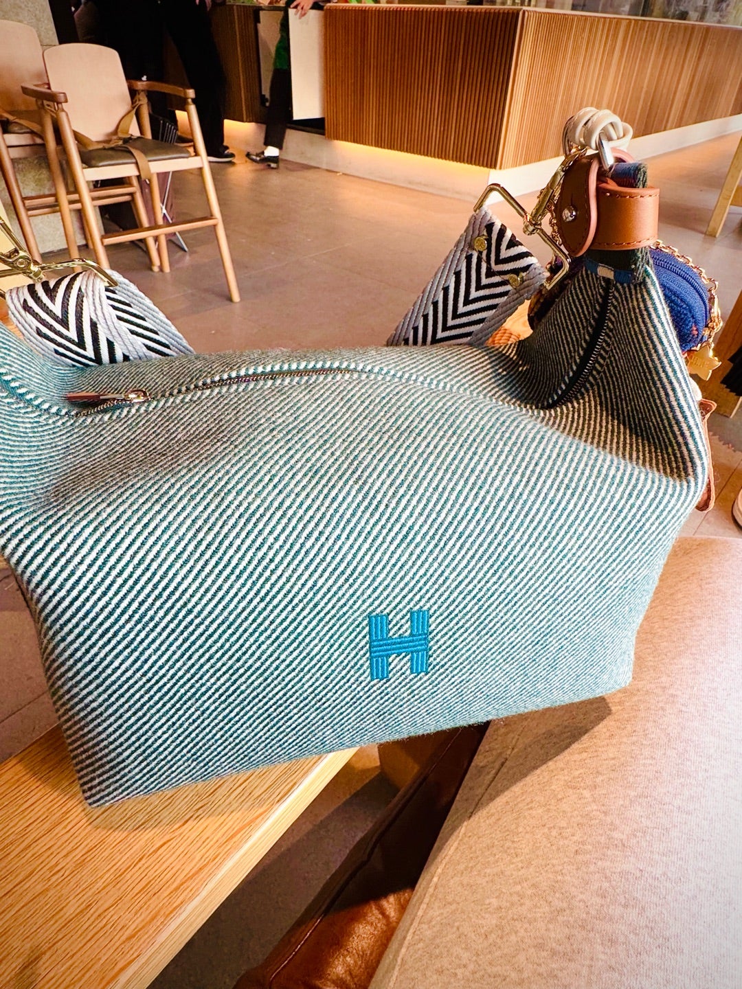 一目惚れしたエルメス 2024AW 限定スタッズ付きツイリー | ゆきこ：1