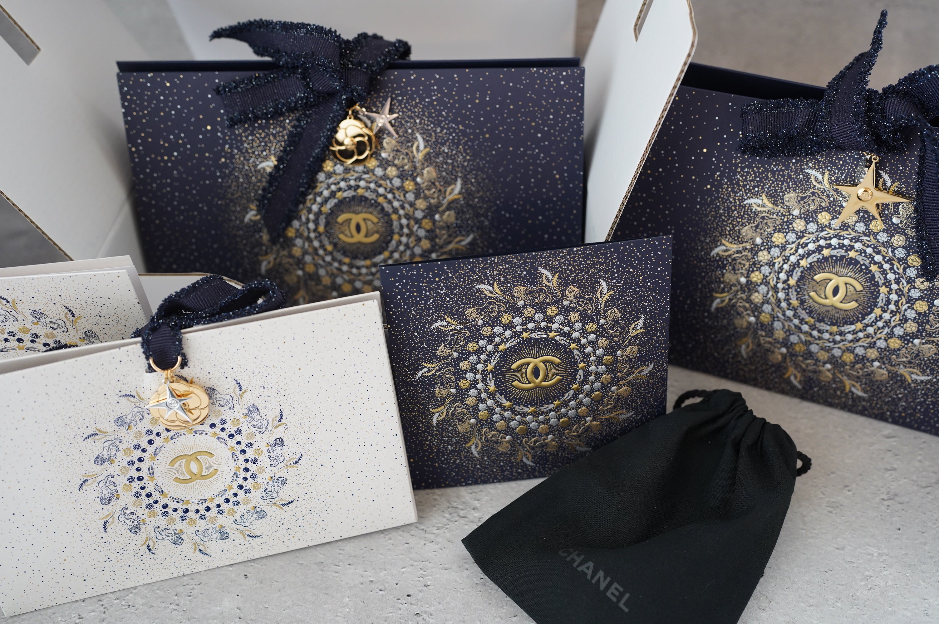 シャネル ホリデー2025CHANEL ギフトラッピングカメリア チャーム