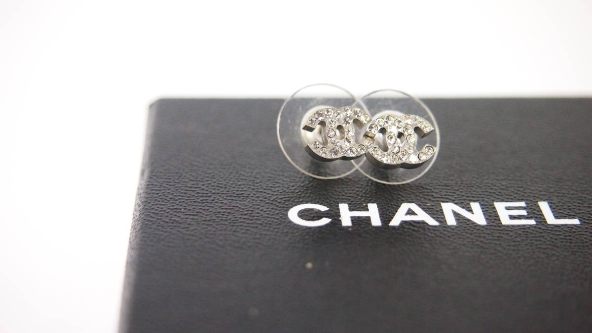 CHANEL ヴィンテージ シャネル 2008年 ミニミニ CC ロゴ ピアス
