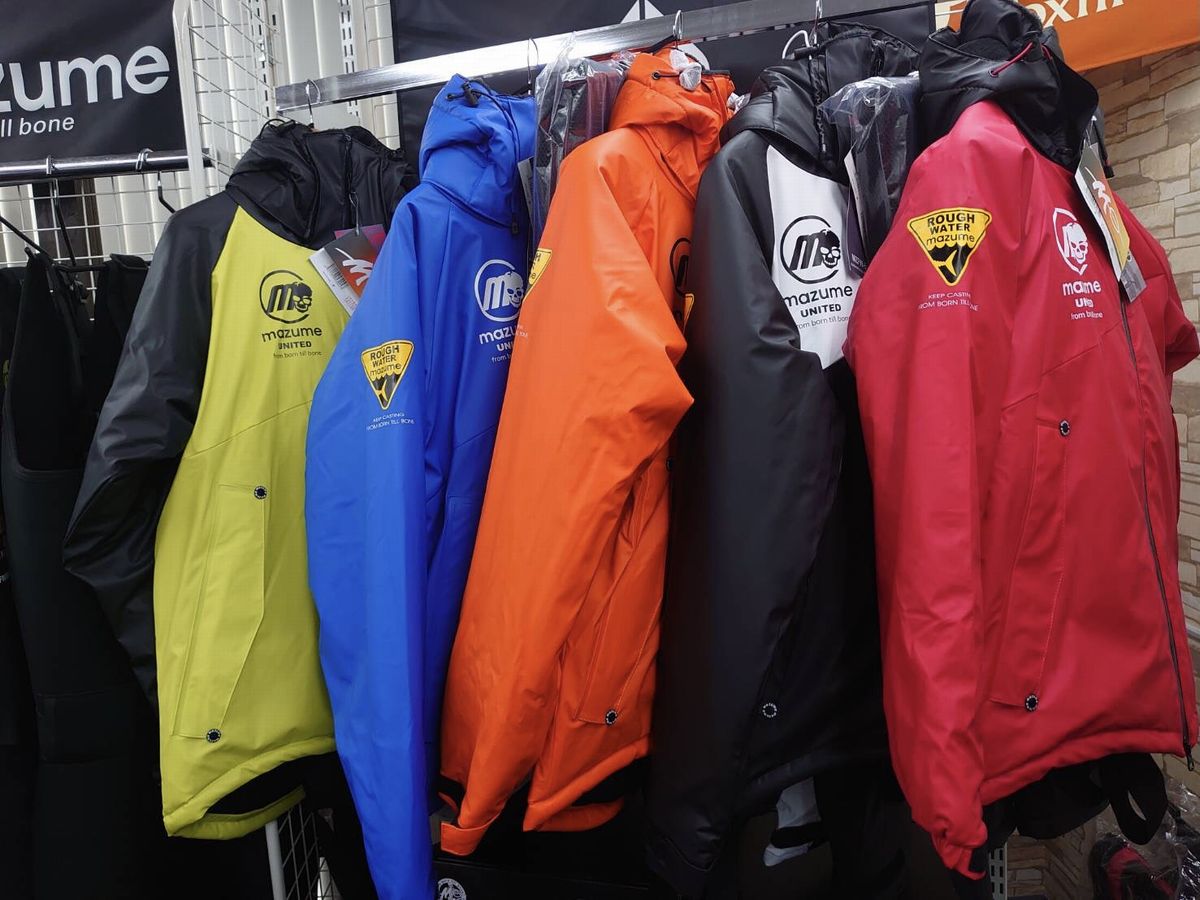 入荷案内 冬の防寒着の大定番！ マズメ 棉ありPU素材の上下レイン