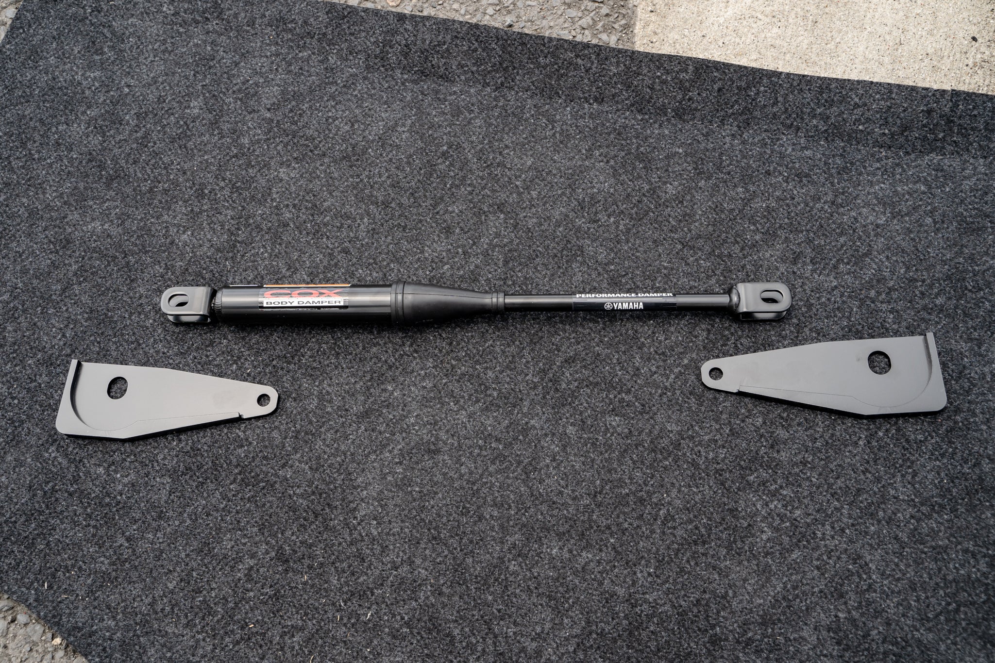 アバルト595：ボディダンパー取付 | RIP STAFF BLOG