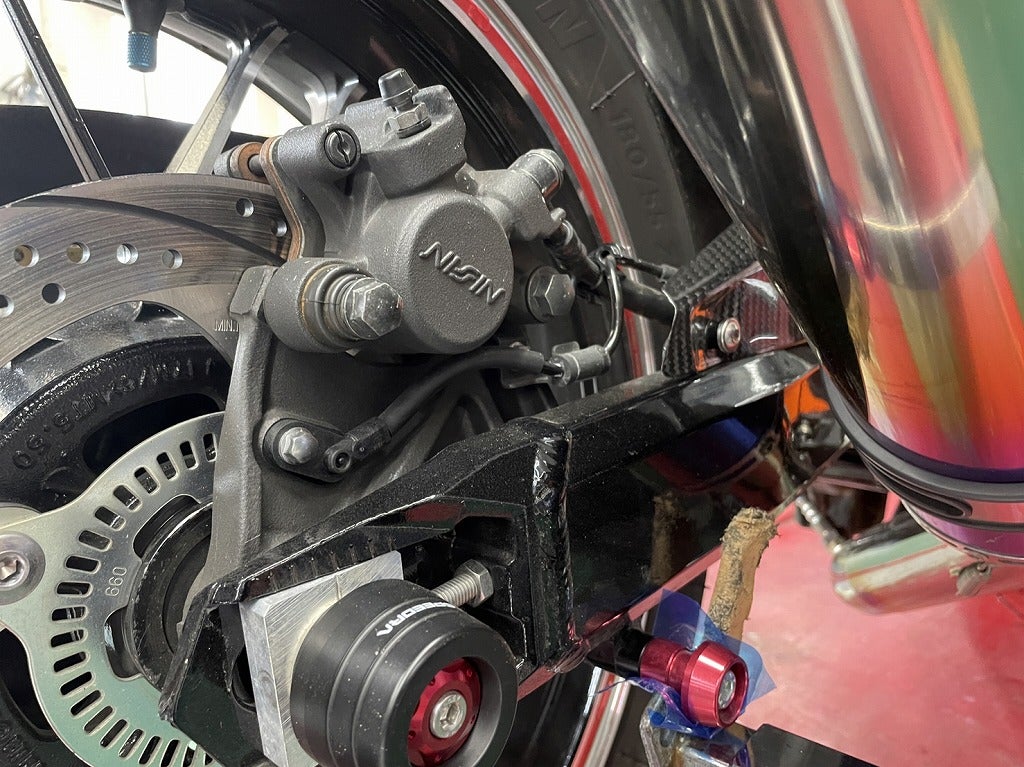 Z900RSリアブレーキキャリパー交換のご紹介！！ | 日本最大級バイク