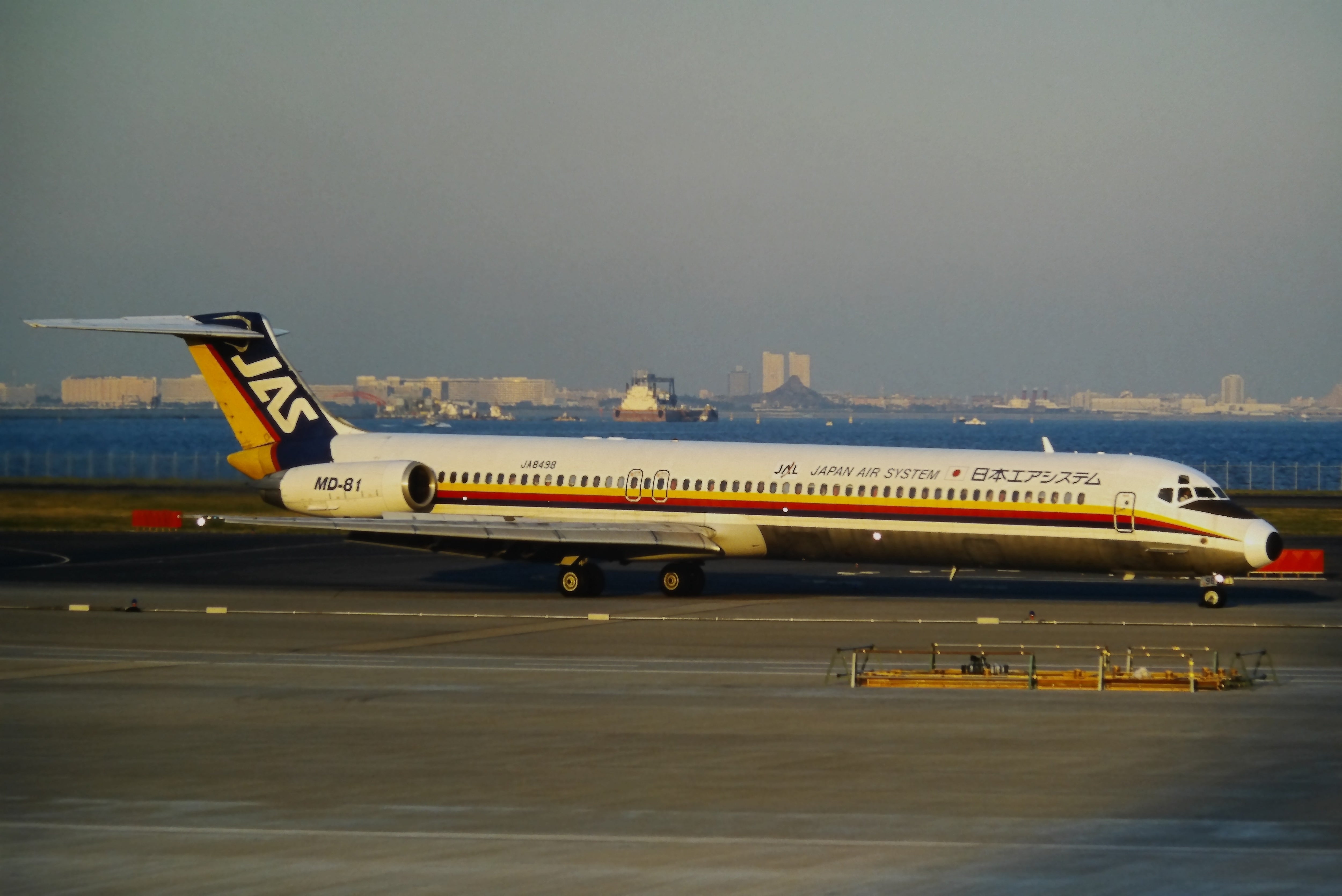 JAS McDonnell Douglas MD-81 JA8498 | SEBAブログ