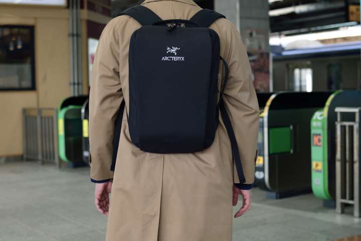 持ち物を見直したら通勤リュックがアークテリクスの小型・薄マチになり