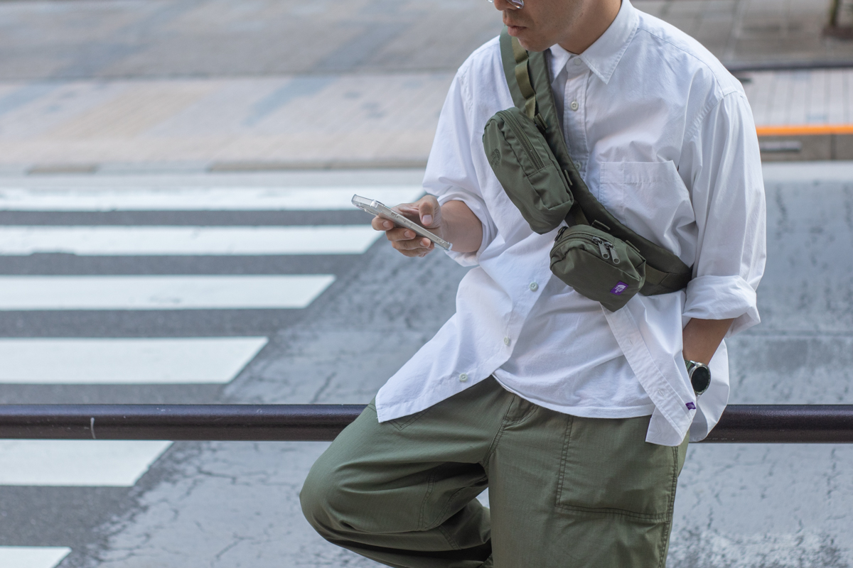 単品使いもできるミニバッグが2つくっついた珍しい形のショルダー