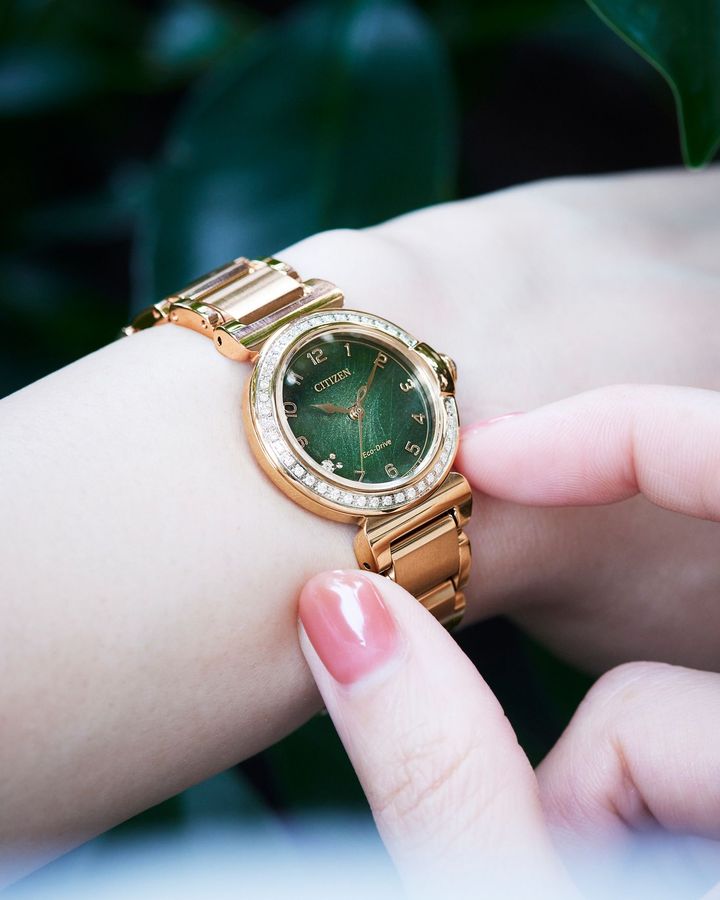 サステナブルな腕時計「CITIZEN L」からスズランモチーフの新作登場