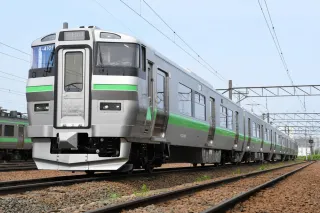 訪日客快適 液晶ディスプレー、多言語表示に 快速エアポートに新車両